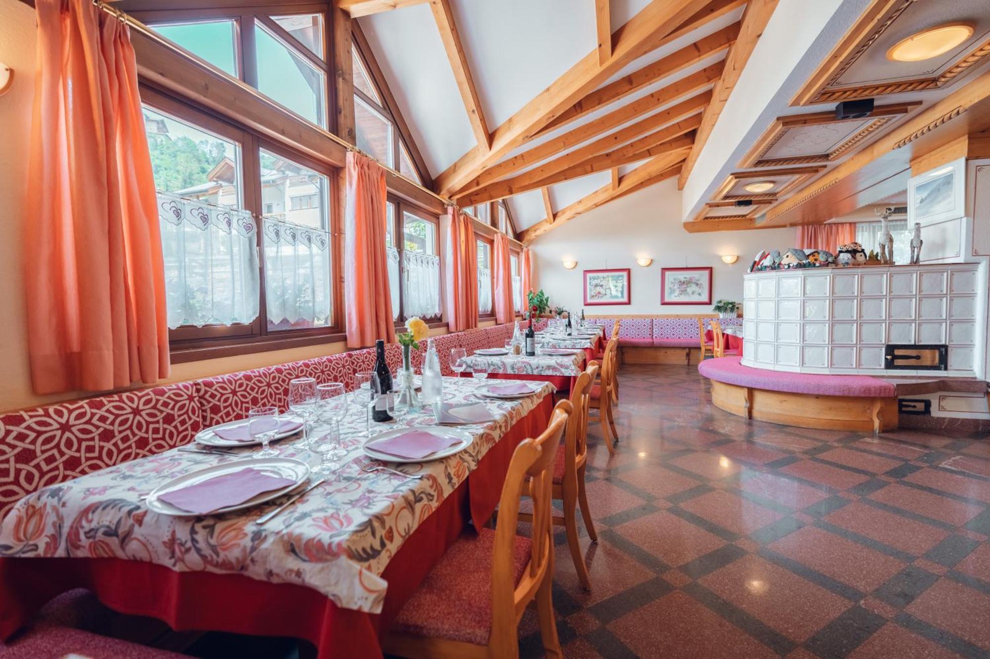 Aparthotel Des Alpes Cavalese Exterior photo