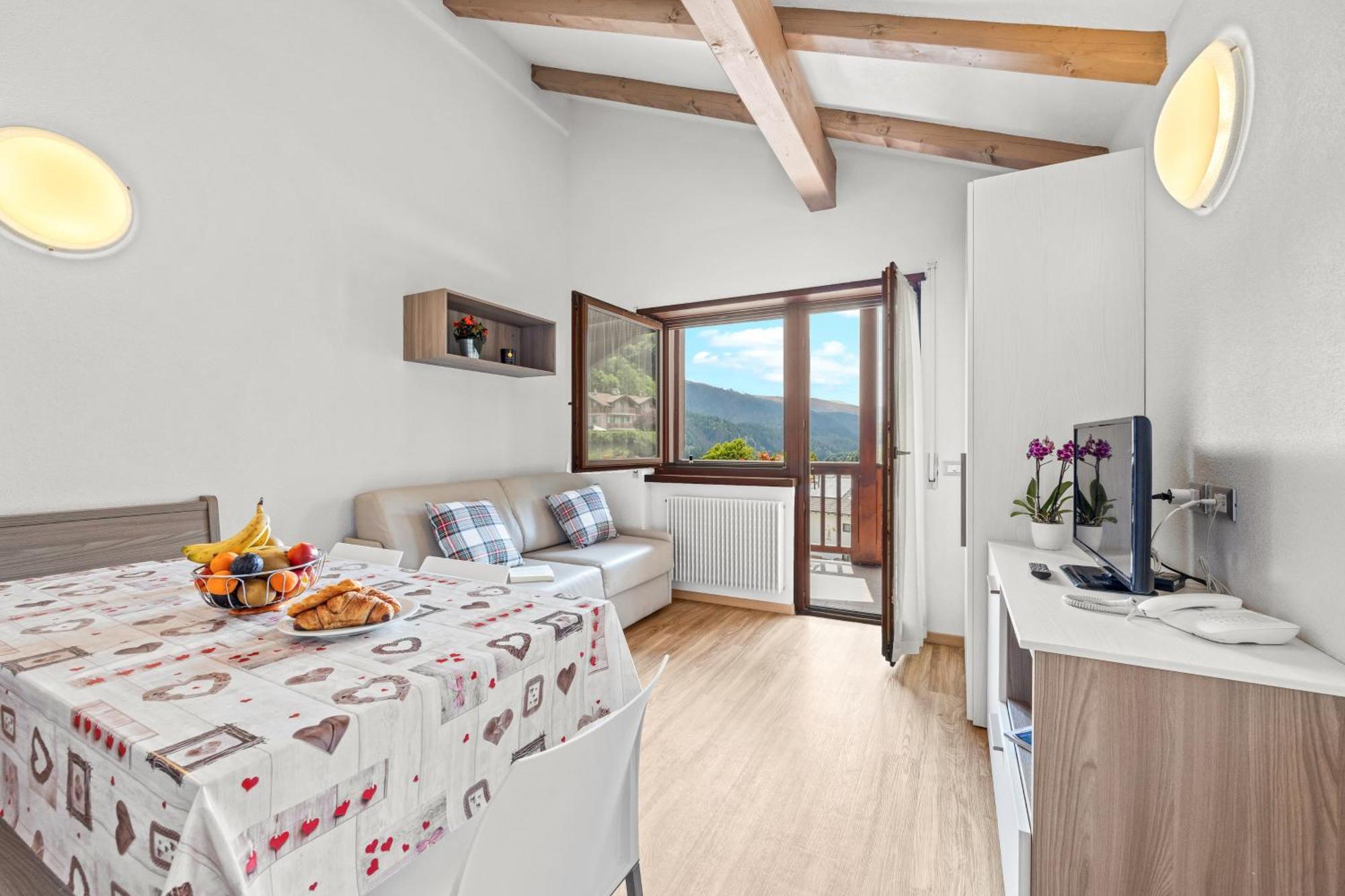Aparthotel Des Alpes Cavalese Exterior photo