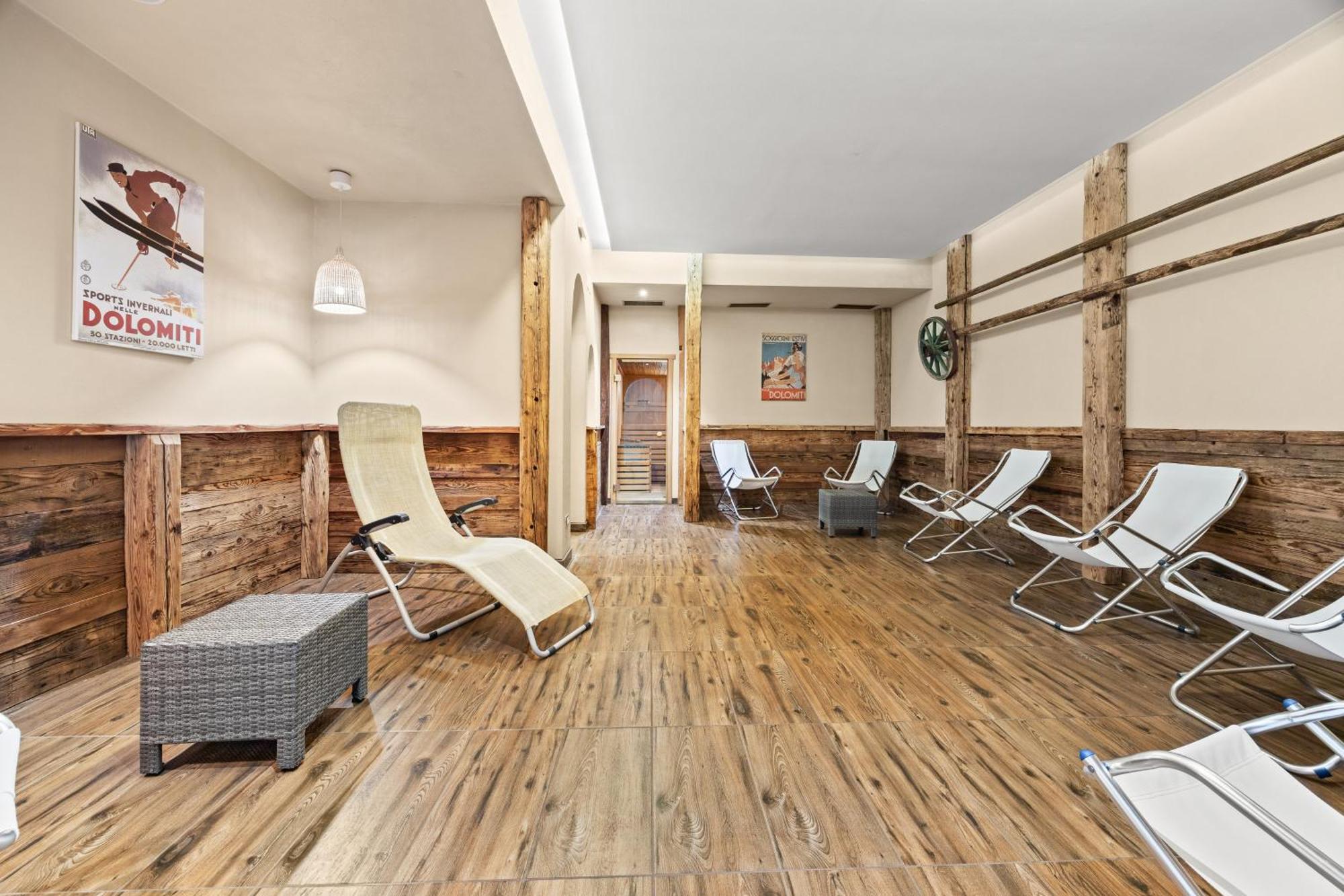 Aparthotel Des Alpes Cavalese Exterior photo