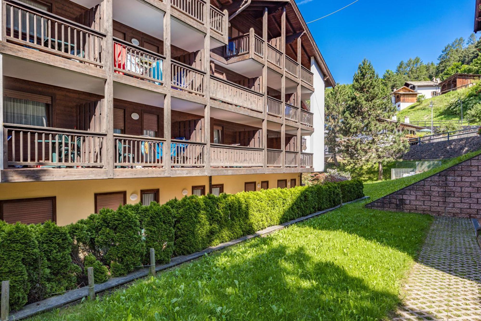 Aparthotel Des Alpes Cavalese Exterior photo