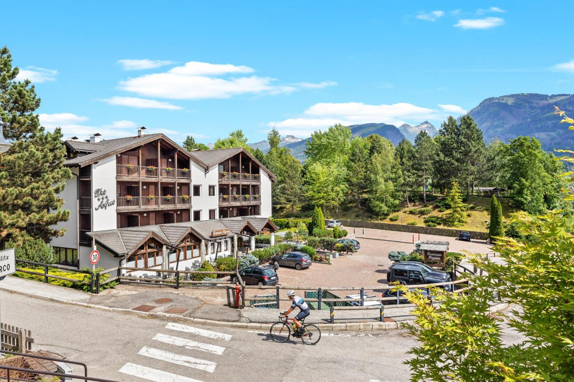 Aparthotel Des Alpes Cavalese Exterior photo