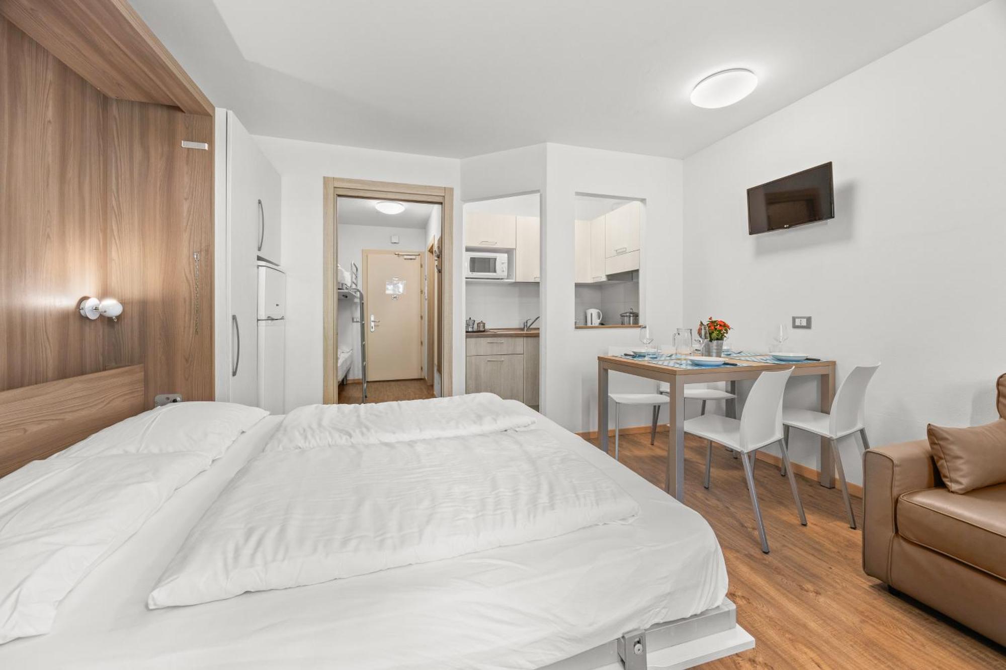 Aparthotel Des Alpes Cavalese Room photo