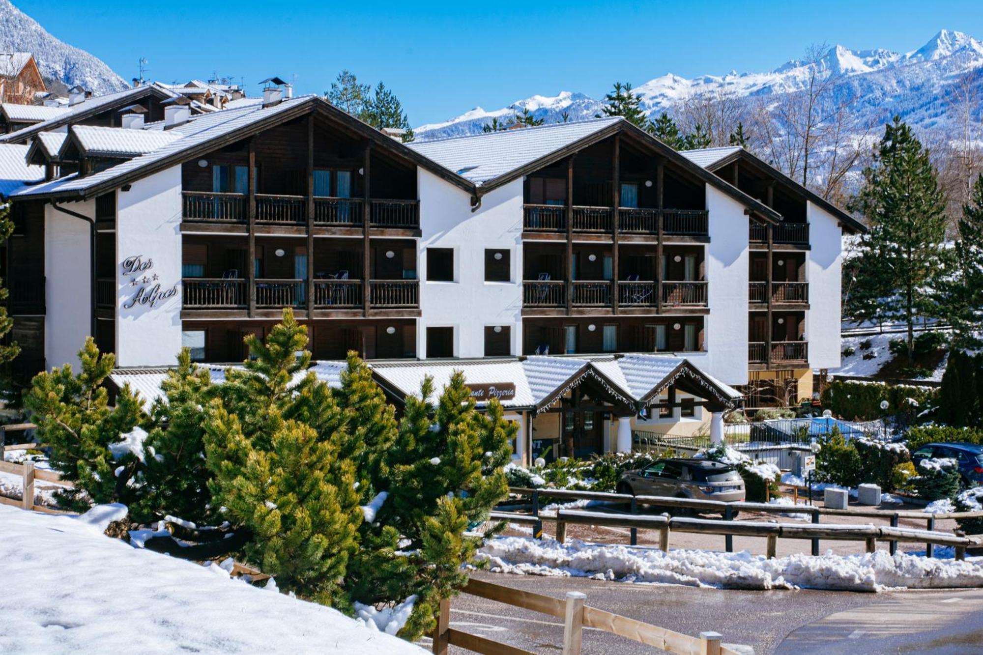 Aparthotel Des Alpes Cavalese Exterior photo