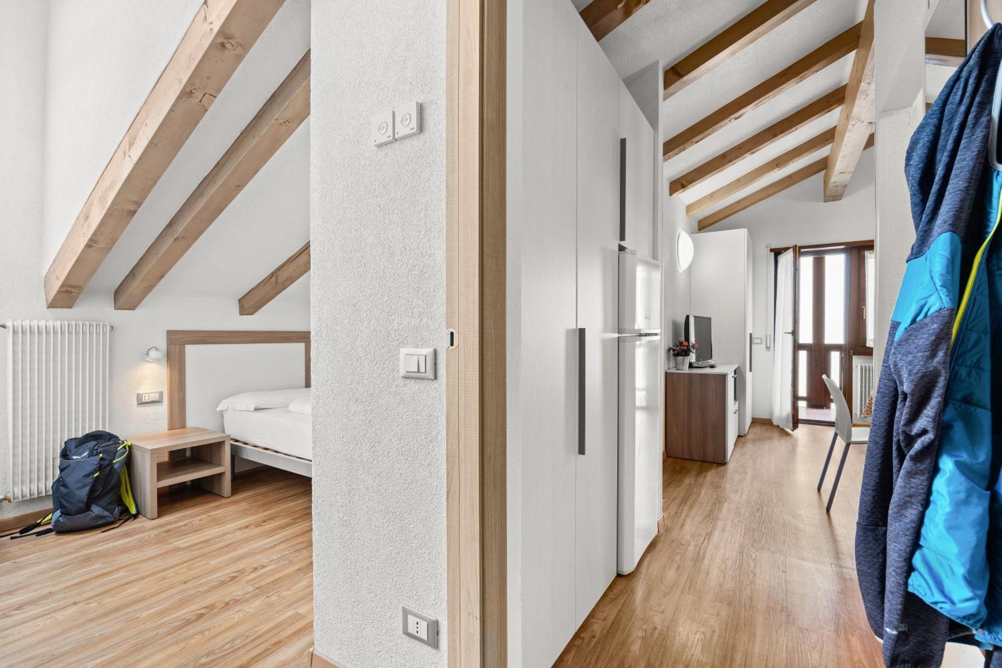 Aparthotel Des Alpes Cavalese Room photo